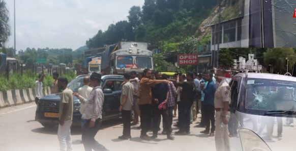 জোৰাবাটত মেঘালয়ৰ মুখ্য সচিবৰ বাহন ৰখোৱাৰ অভিযোগ