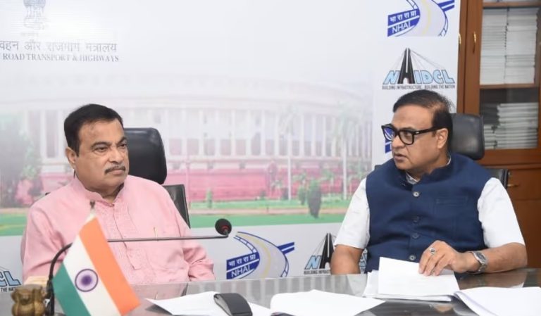 নীতিন গাডকাৰীৰে হিমন্ত বিশ্ব শৰ্মাৰ বৈঠক-বানত ক্ষতিগ্ৰস্ত ৰাষ্ট্ৰীয় ঘাইপথৰ পুনৰ নিৰ্মাণ
