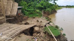 ধনসিৰি নদীৰ জলস্তৰ বৃদ্ধিত গ’লাঘাটৰ ছৰূপথাৰ অঞ্চলত ১২ টা পৰিয়ালক আশ্ৰয় শিবিৰলৈ স্থানান্তৰ