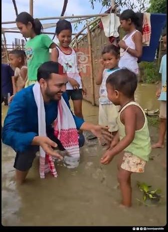 ফিজিক্স ৱালা’ অলখ পাণ্ডে: অসমত নিজ হাতে বানপীড়িতক সহায় সোশ্যাল মিডিয়াত প্ৰশংসাৰ বন্যা