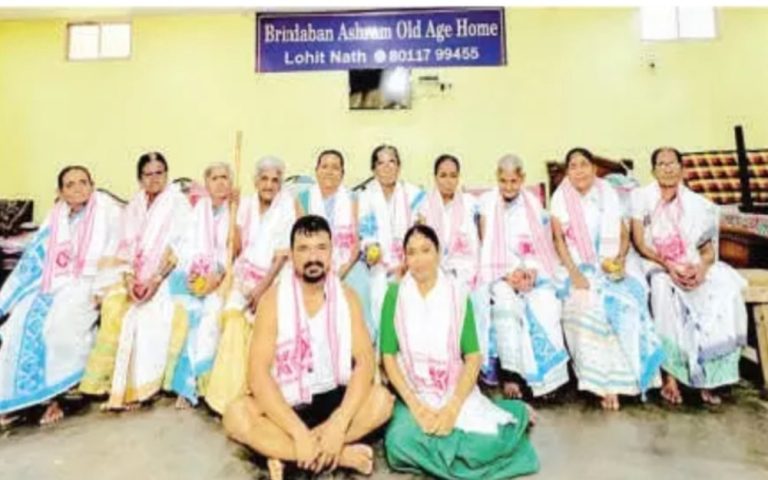 গুৱাহাটীৰ কেব চালকৰ ঘৰত ১১ গৰাকী বৃদ্ধাৰ আশ্ৰয়