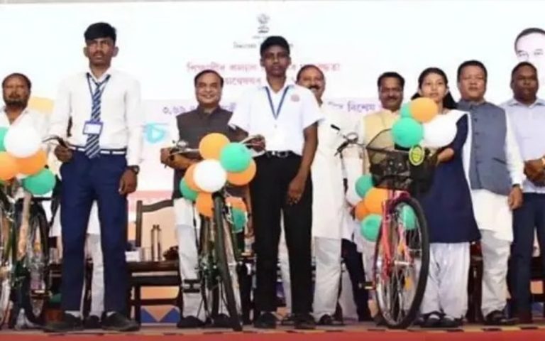 নৱম শ্ৰেণীৰ ৩ লাখৰো অধিক শিক্ষাৰ্থীক চাইকেল দিব অসম চৰকাৰে
