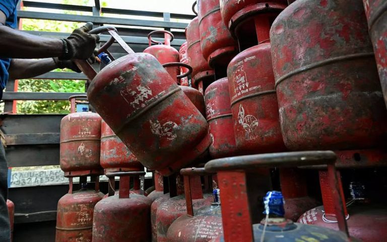 মাৰ্ঘেৰিটাত LPG বিতৰণত অমিল, ২৮২ চিলিণ্ডাৰৰ হিচাপত গৰমিল