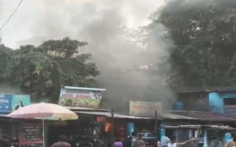 ডিব্ৰুগড়ত অগ্নিকাণ্ড, ৫খন ব্যৱসায়িক প্ৰতিষ্ঠান ক্ষতিগ্ৰস্ত