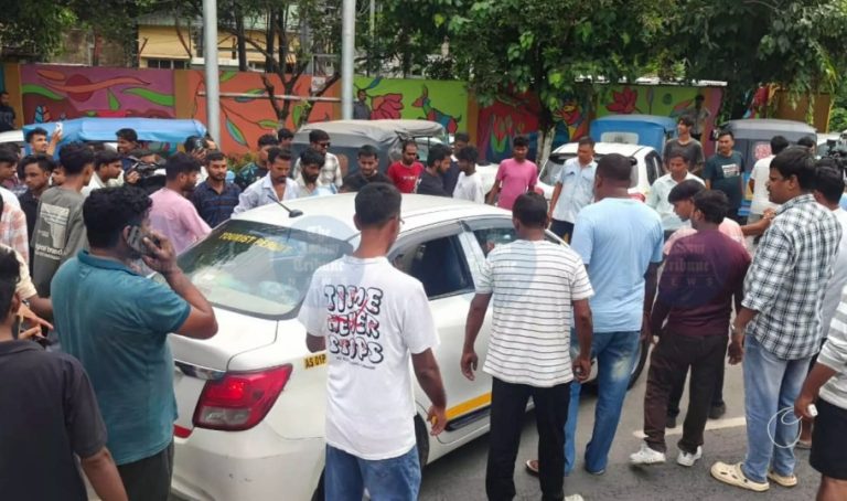 চৰকাৰৰ জাননীৰ পাছতে গুৱাহাটীত কেব চালকৰ ধৰ্মঘট প্ৰত্যাহাৰ