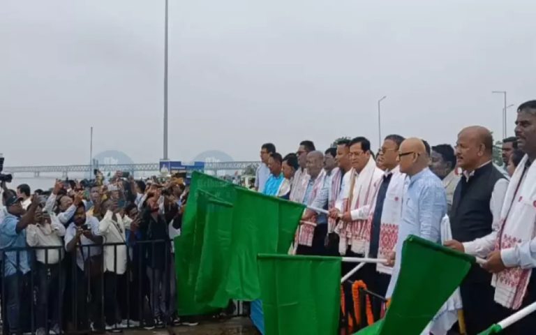 ব্ৰহ্মপুত্ৰ পথে বাংলাদেশলৈ অসমৰ পৰা ৫৪০ টন মিথানল প্ৰেৰণ