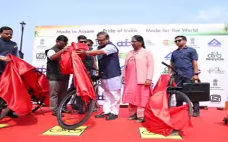 অসমত বাঁহৰ চাইকেলৰ আনুষ্ঠানিক উন্মোচন