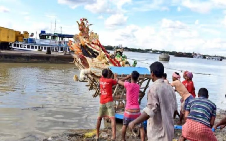 দুৰ্গা বিসৰ্জনৰ বাবে গুৱাহাটীত যান-বাহন নিয়ন্ত্ৰণ