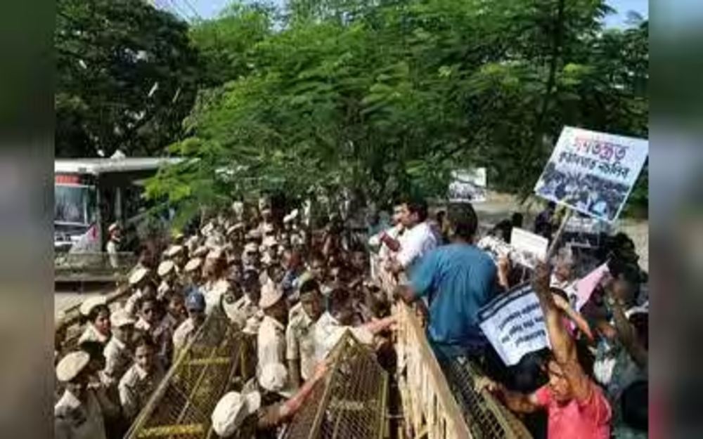 গুৱাহাটীত CECৰ পদত্যাগৰ দাবীত প্ৰতিবাদ